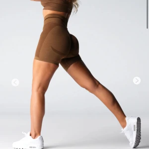 Nvgtn Contour 2.0 Seamless Shorts  - NVGTN Mocha Contour 2.0 Seamless Shorts storlek M. Använda 1 gång. Mycket bra skick. Nypris : 365kr