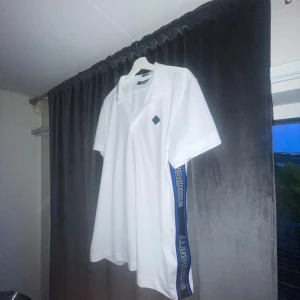 J Lindeberg golf pike - Hej, säljer nu min j lindeberg pike eftersom den ej passar mig längre! Condition är: 10/10Hör av dig om du har några frågor!