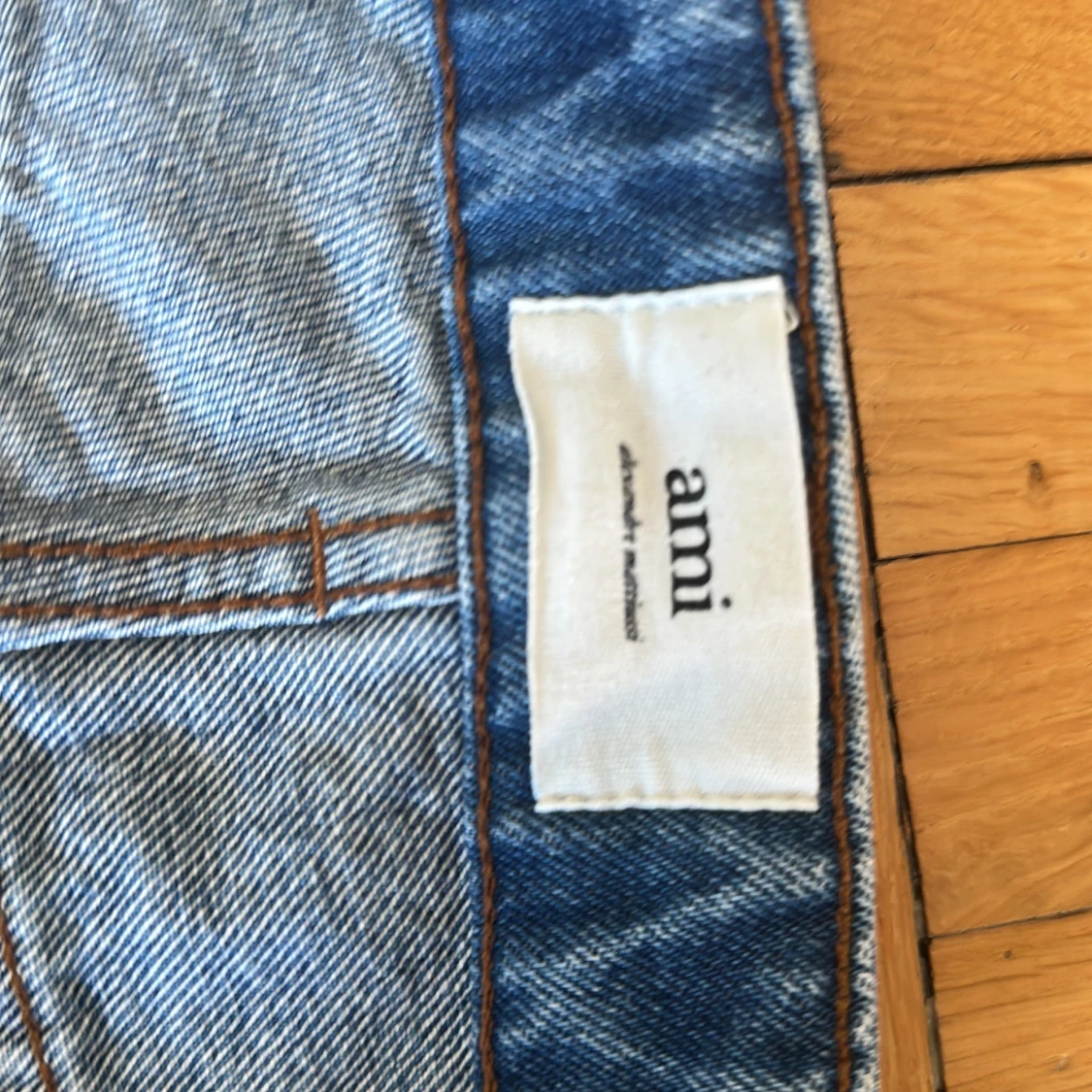 Blå tapered jeans från Ami - 2
