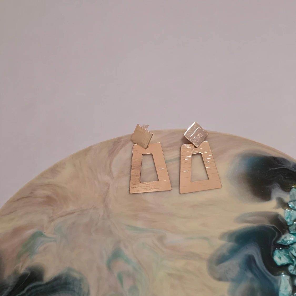 Geometriska örhängen i guld - 2