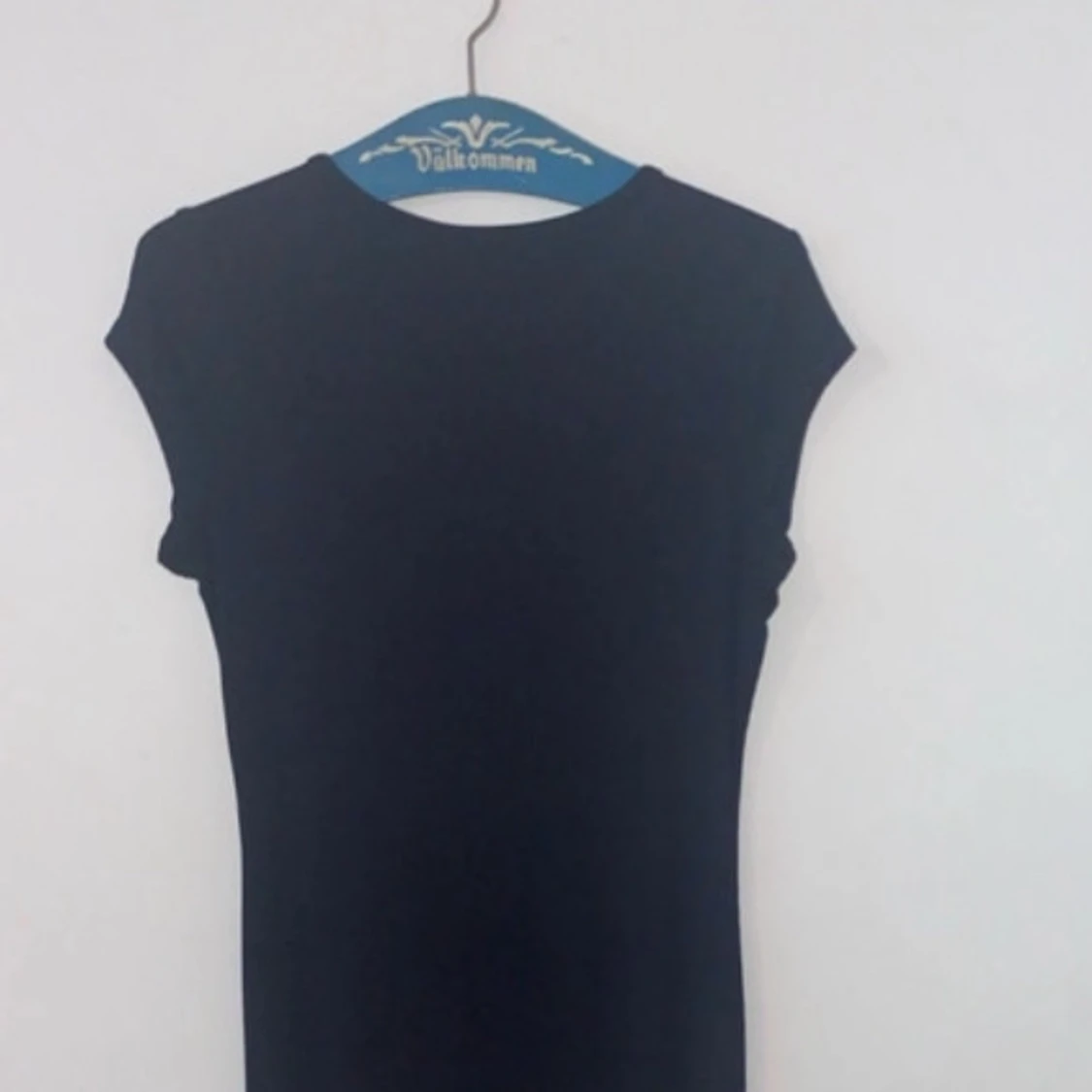 Svart långklänning med kort ärm - 1