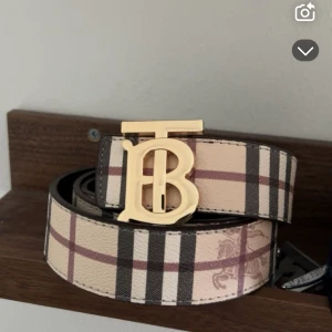  Burberry bälte  - .