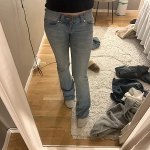 Abrand jeans - Abrand jeans i medel 00 dom är öppsyda så skriv för mått❤️
