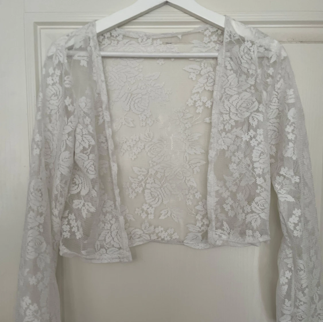 Vit spetsig bolero/kofta - 1