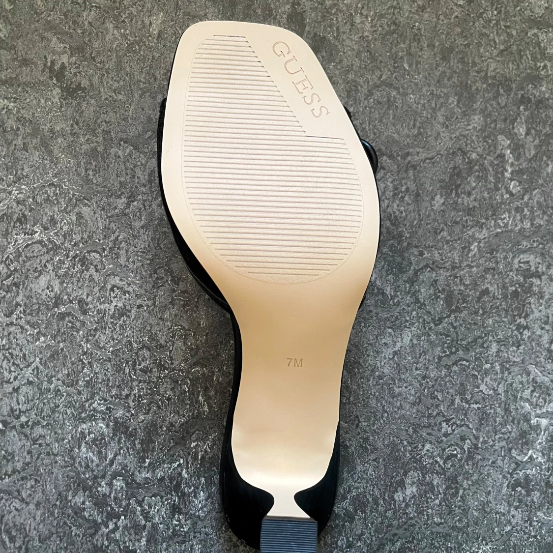 Svarta klackade sandaler från Guess - 4