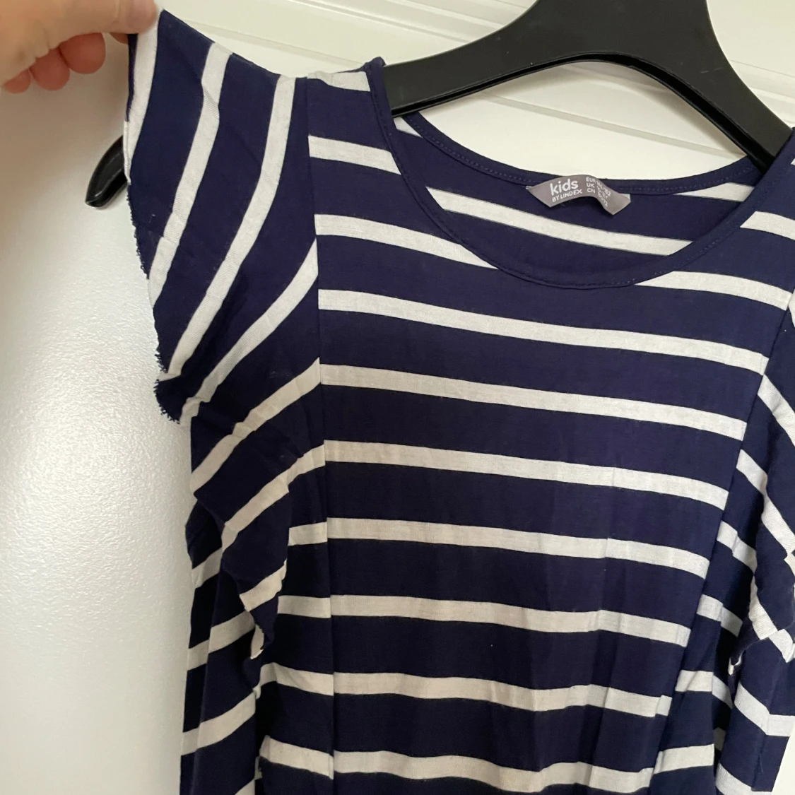 Randig marinblå kortklänning med bälte - 1