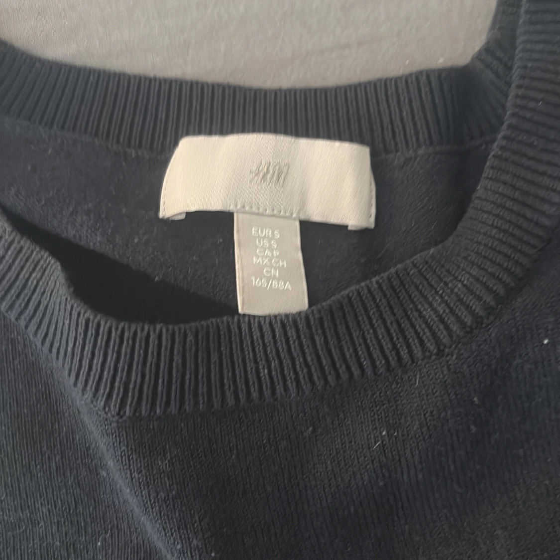 Marinblå stickad tröja från H&M - 1