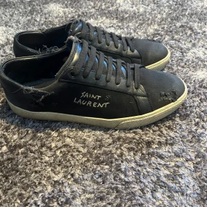 Saint Laurent - Ett par Saint Laurent skor i storlek 41, använda men ändå mycket bra skick inga defekter.
