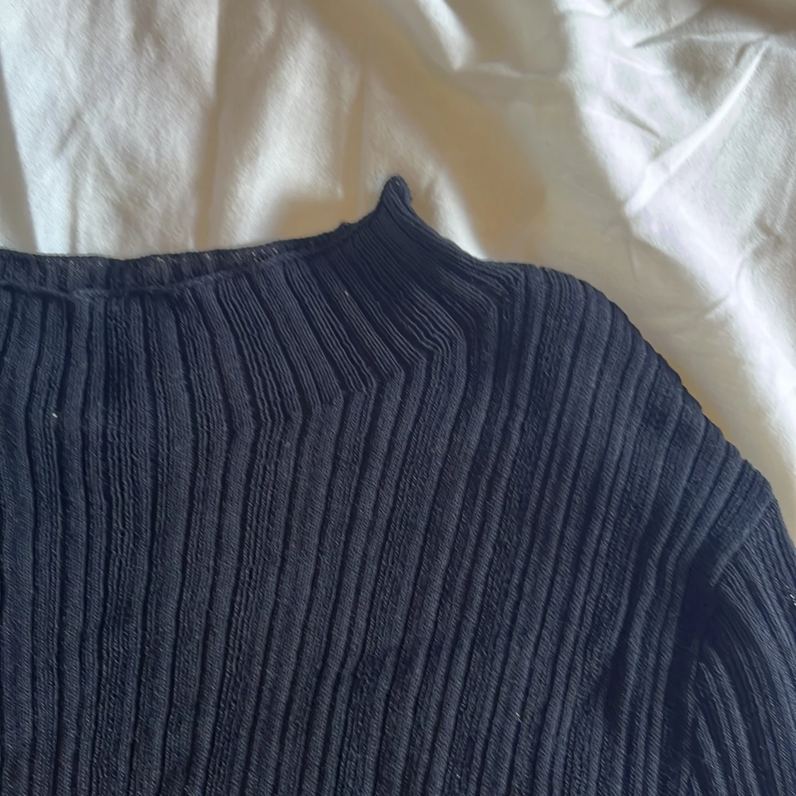 Svart ribbad långärmad tröja - 1