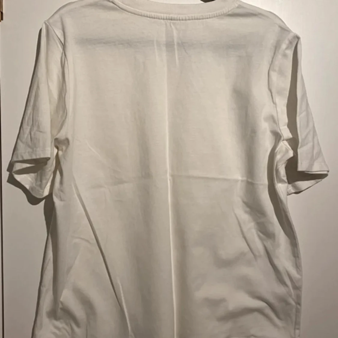 Vit t-shirt med spetsficka! - 2