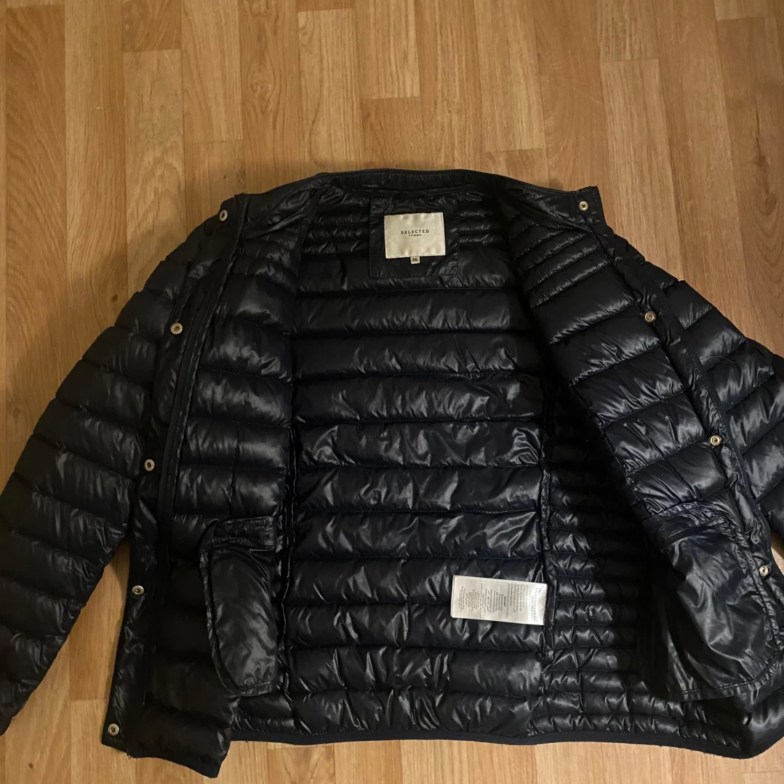 Svart dunjacka från Selected Femme - 2