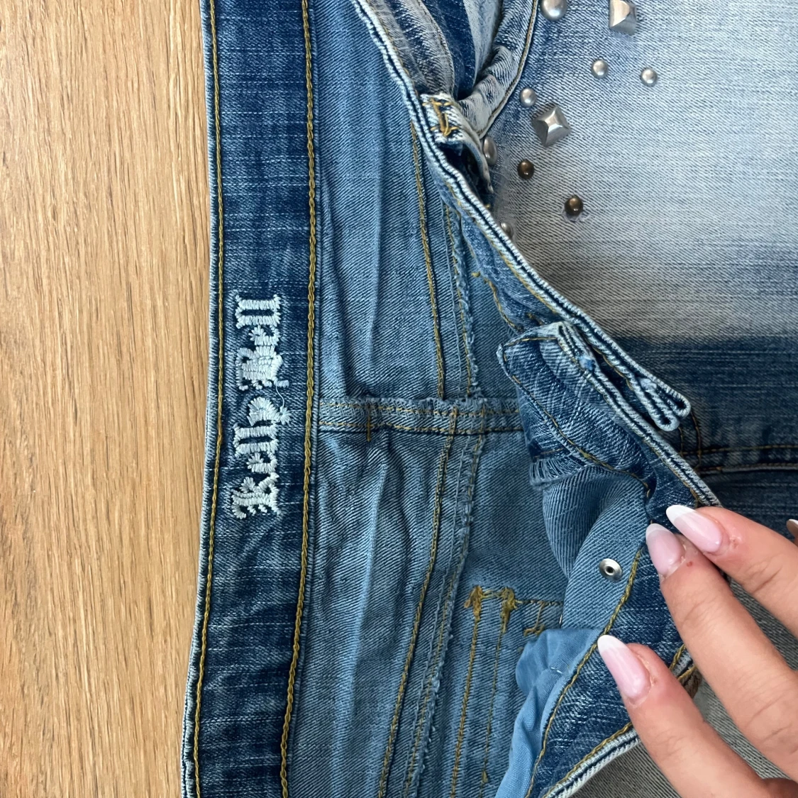 Jeanskjol med nitar från K&B Denim - 2
