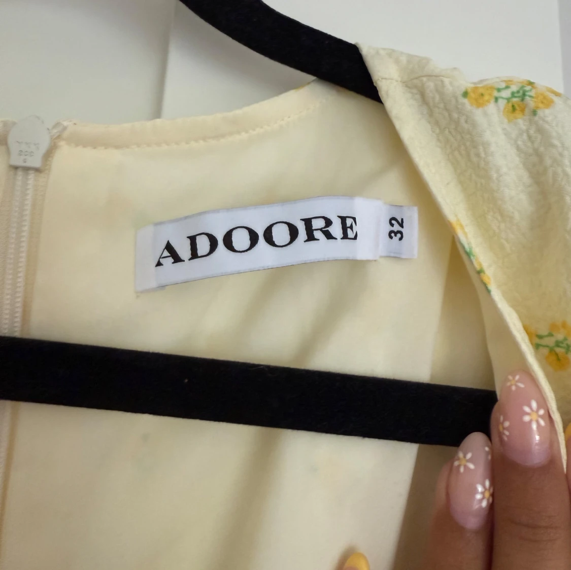 Gulblommig adoore klänning - 2