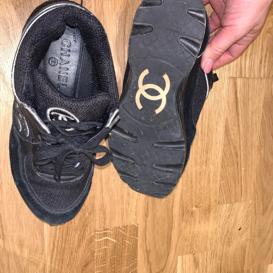 Svarta sneakers med logga - 2