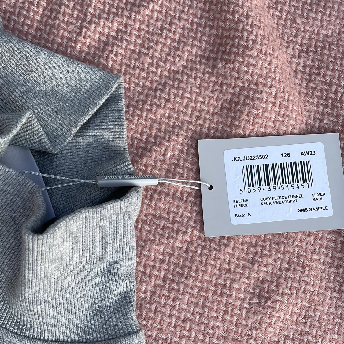 Grå juicy couture tröja.  - 1