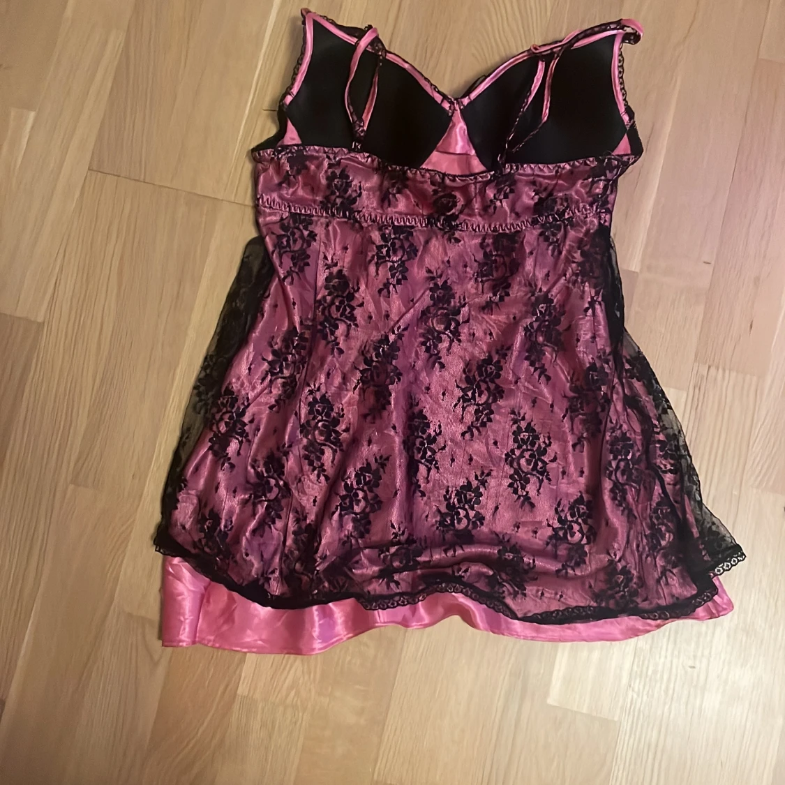 rosa och svart linne  - 1