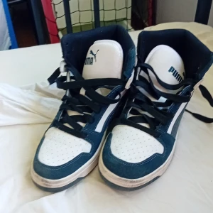 Puma skor - Tjena, jag säljer mina Puma skor. Använt dom Max 10 gånger. Pris kan sänkas vid en villig affär