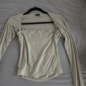 Tröja från Gina tricot - Aldrig använd 