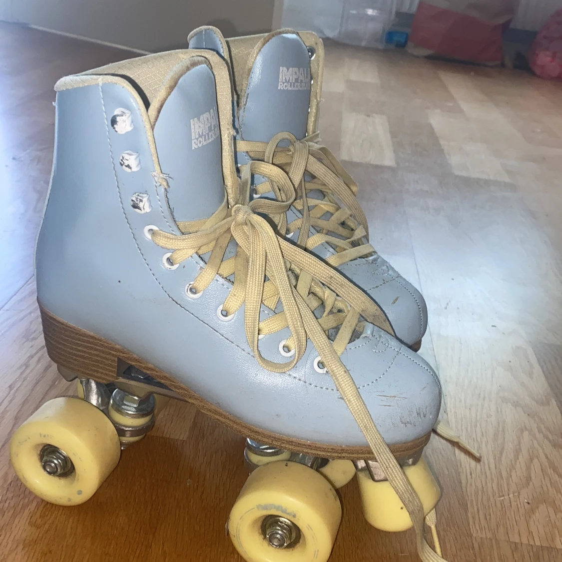 Blå Impala rullskridskor med snörning