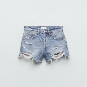 Jeansshorts  - Jeansshorts från Zara! Superfina verkligen😚 köpta för 329kr! Använda fåtal gånger