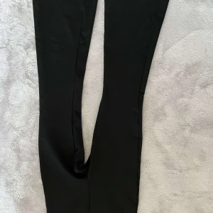 Svarta leggings - Passar för de som har xs också, små i storleken.