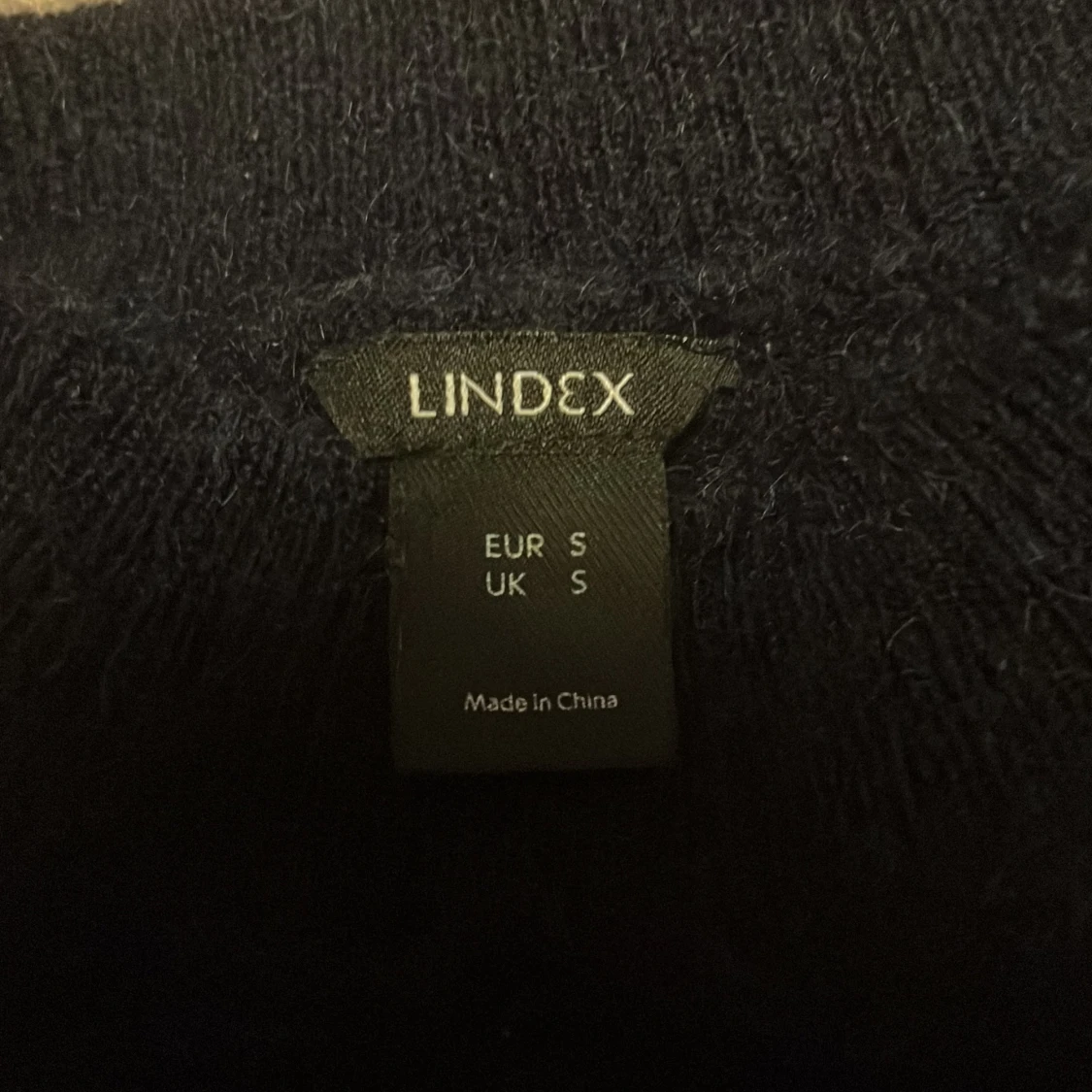 Mörkblå stickad tröja från Lindex - 2