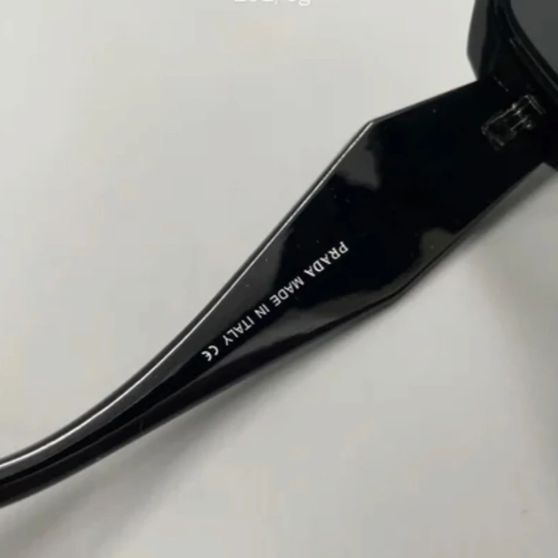 Svarta solglasögon från Prada - 4