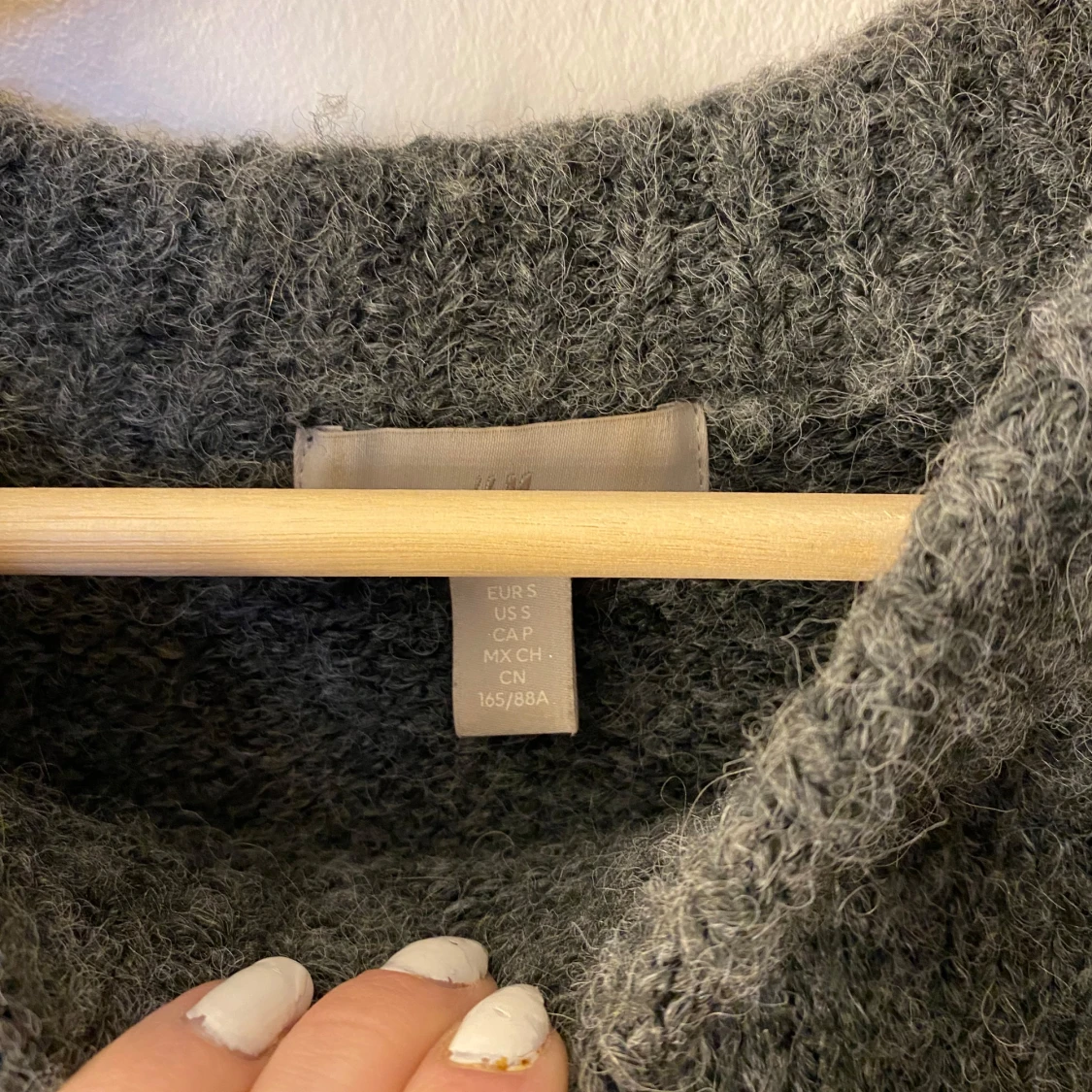 Mörkgrå stickad tröja - 3