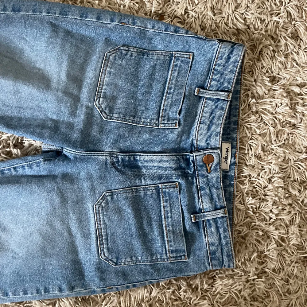 Snygga ljusa jeans från wrangler, strl 27/32. Farkut & Housut.
