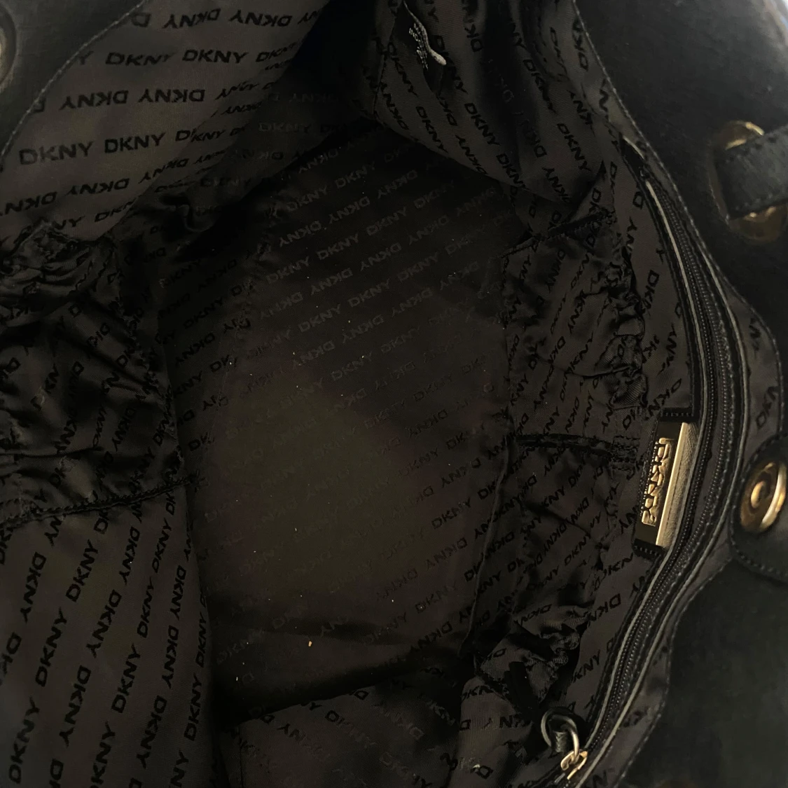 Svart axelväska från DKNY - 2