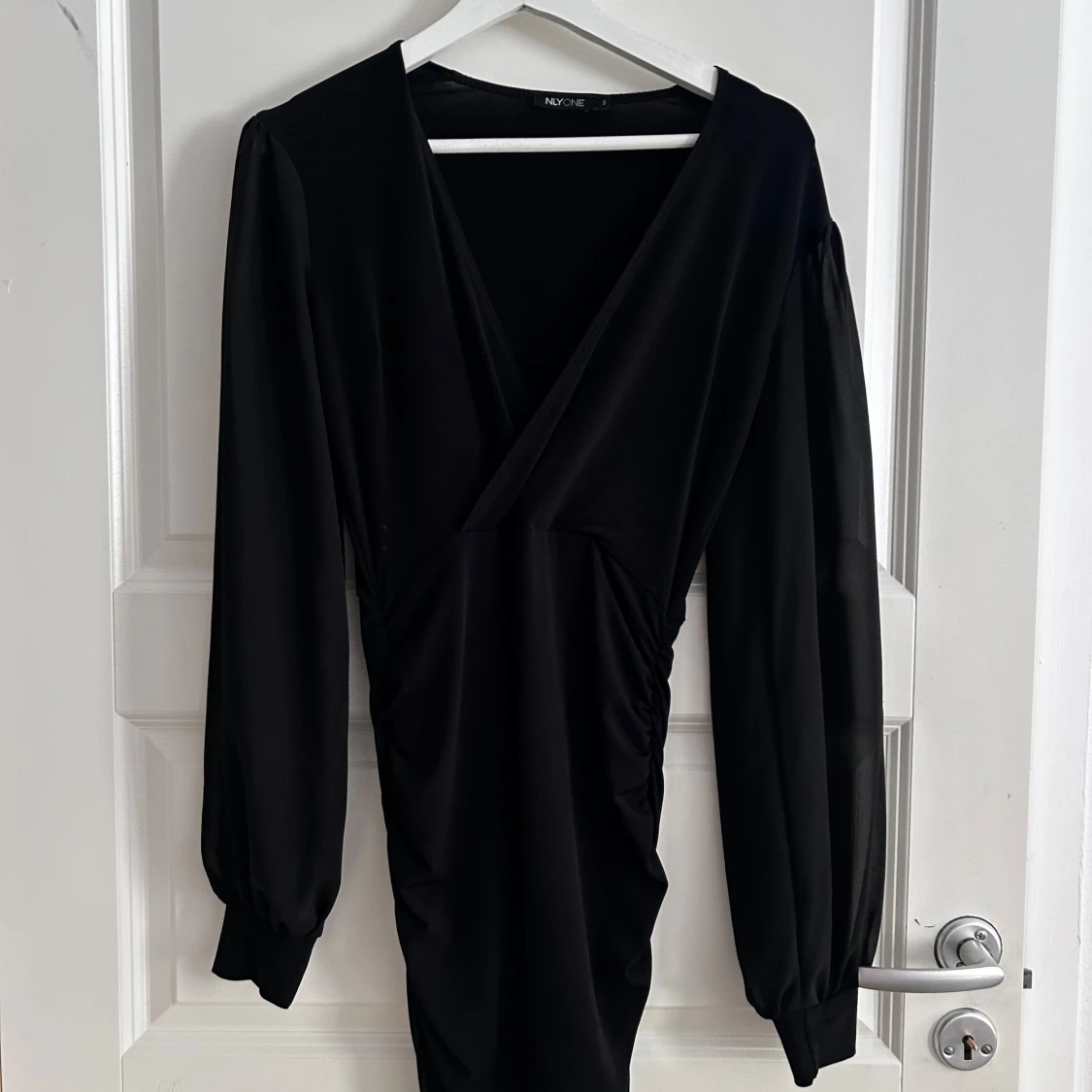 Svart omlottklänning från NLY One - 1