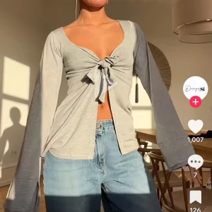 designbysi tröja - säljer på min fina tröja från designbysi!!! använd några gånger men inga defekter🩷