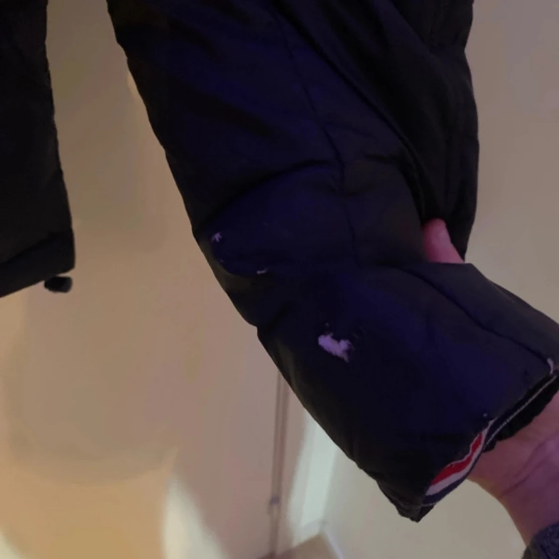 Svart pufferjacka från Tommy Hilfiger - 3