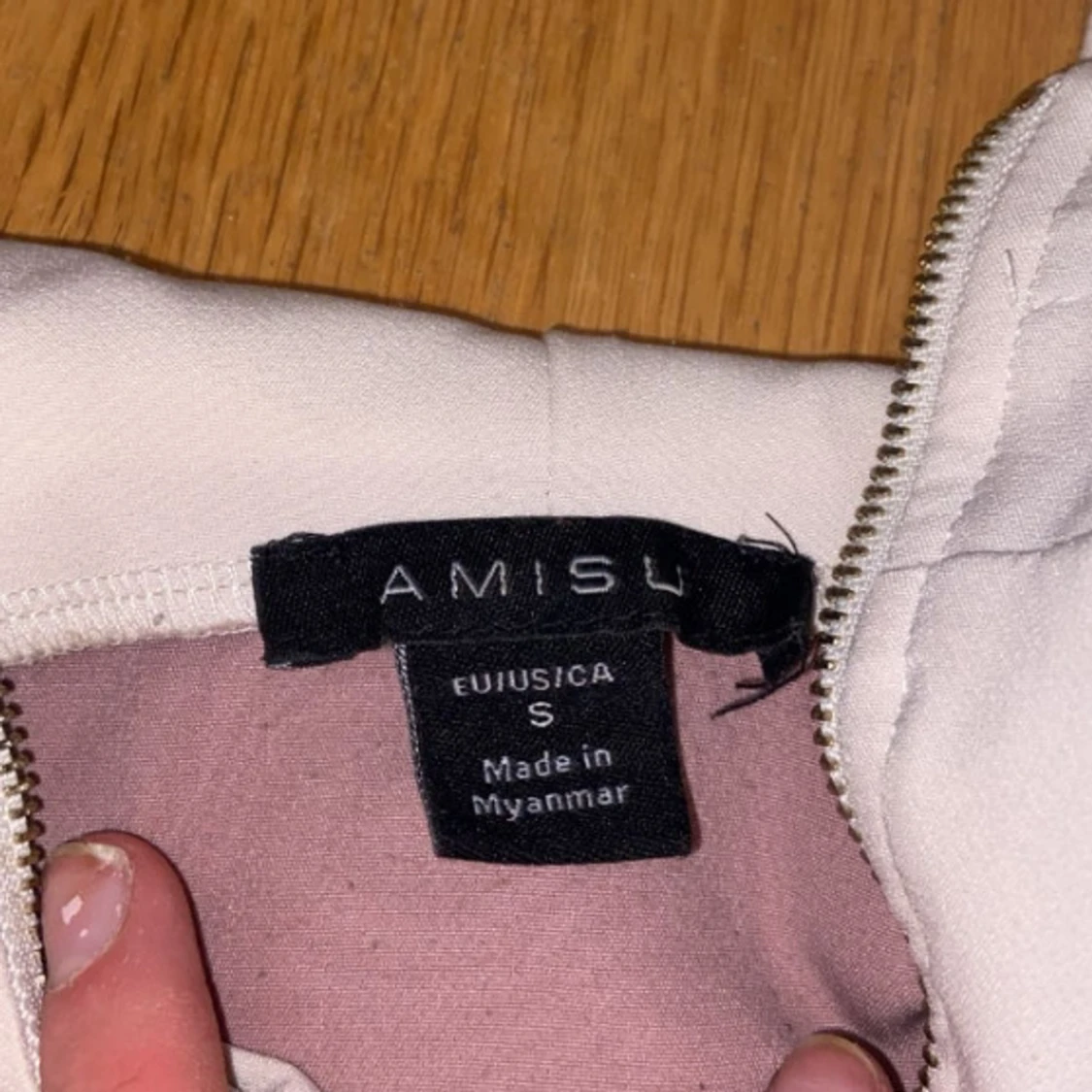 Vit och rosa hoodie från Amisu - 2