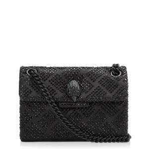 Kurt geiger väska - Säljer nu min jättesnygga väska från Kurt geiger då jag inte längre använder den! Den har tappat några diamanter men är inget som syns. Nypris: 2400kr💞