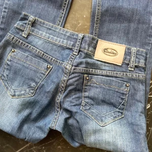 Blå jeans från Gasoline - Innerbensmått 74cm och midjemått 34cm