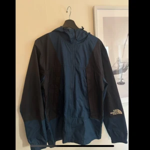 North Face jacka - Vindjacka från North Face. Använd 2 gånger så skicket är som ny. Storlek L.