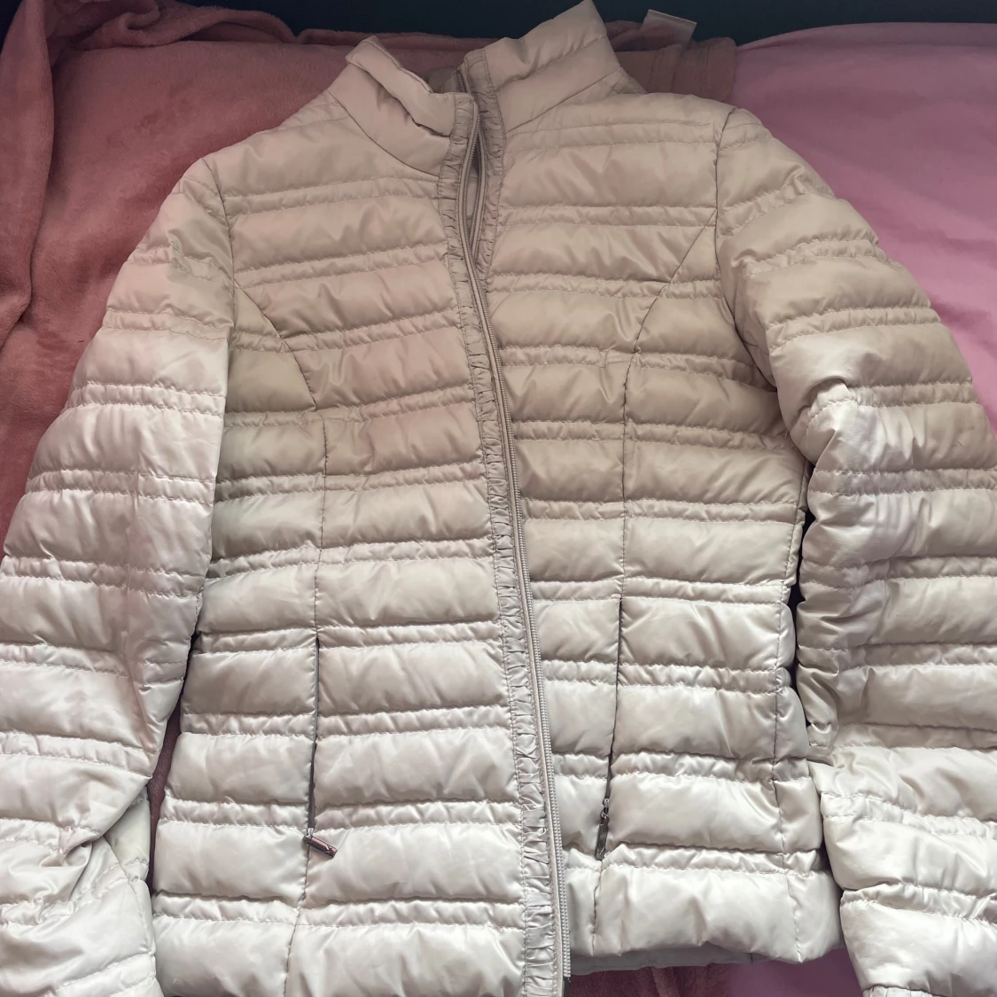 Beige dunjacka från Fuchs Schmitt