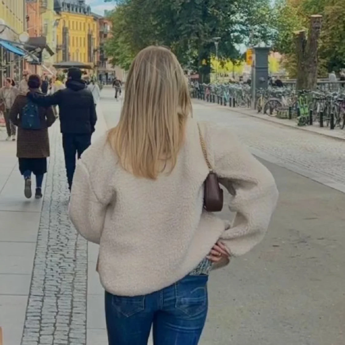 Beige teddyjacka med knappar - 1