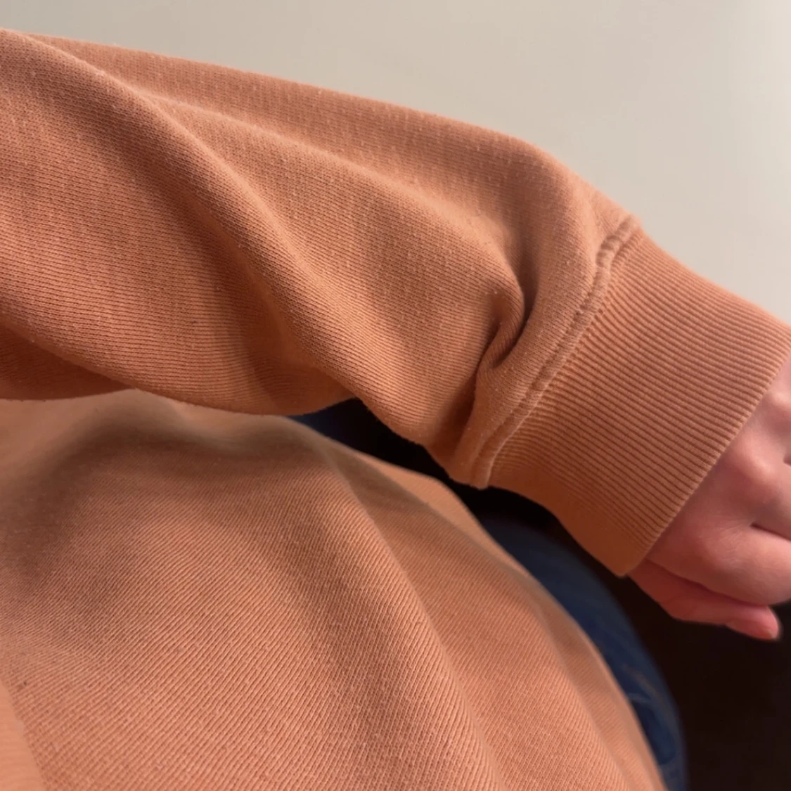 Beige tröja med långa ärmar - 1