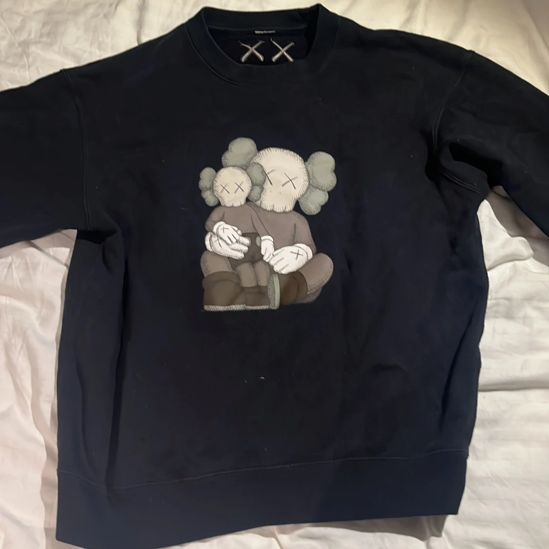 Sweat KAWS x uniqlo - 1