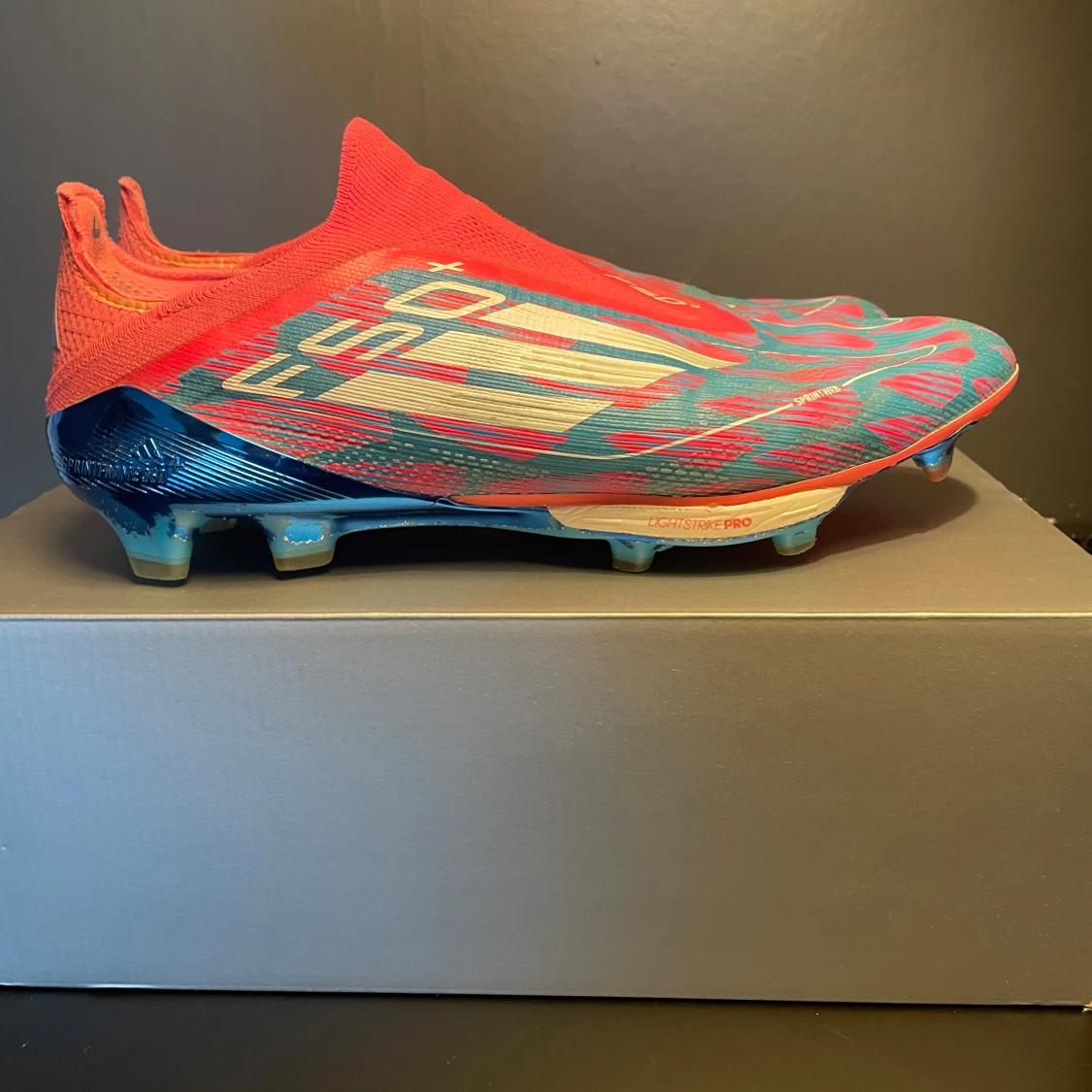 fotbollsskor från Adidas