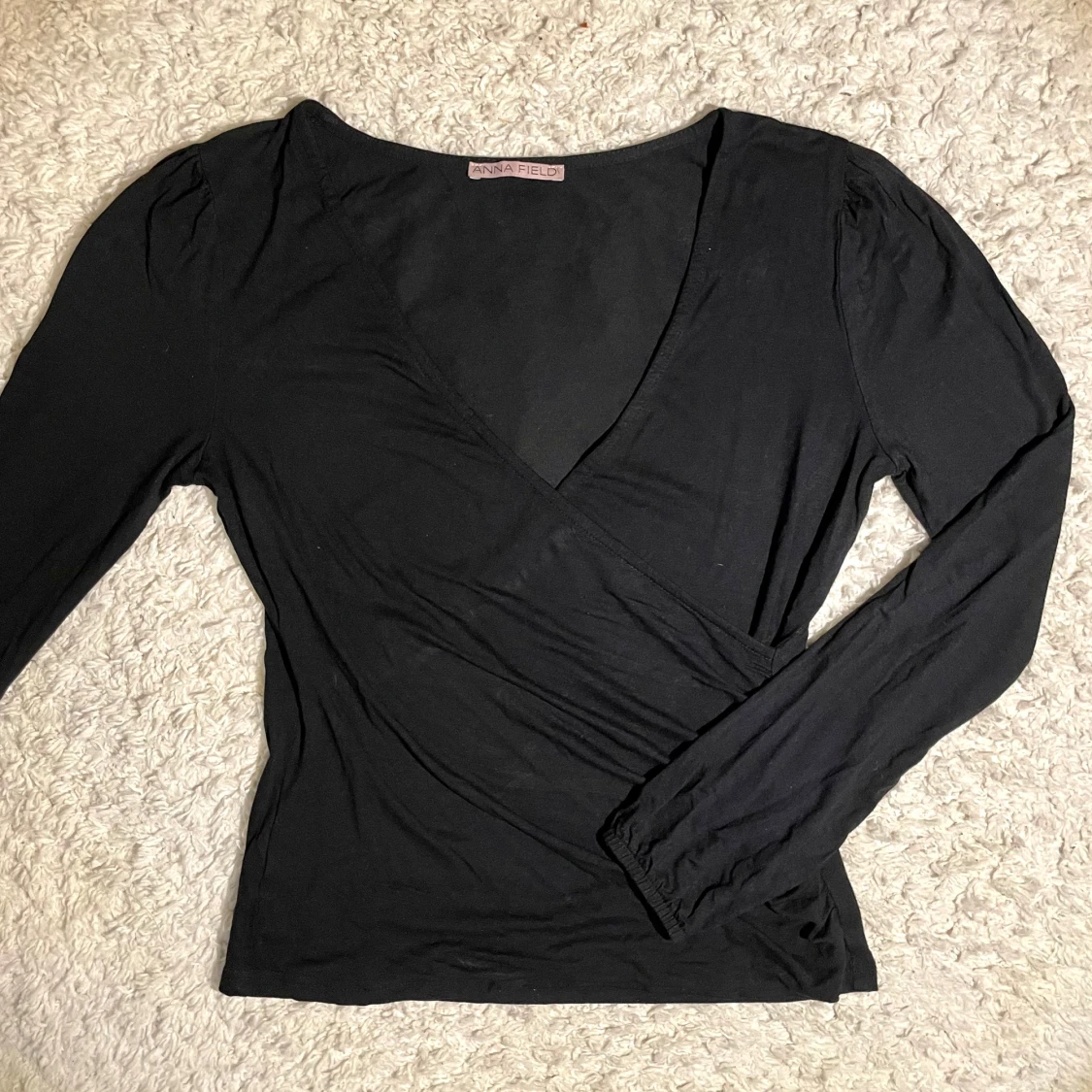 Svart omlottopp från Anna Field