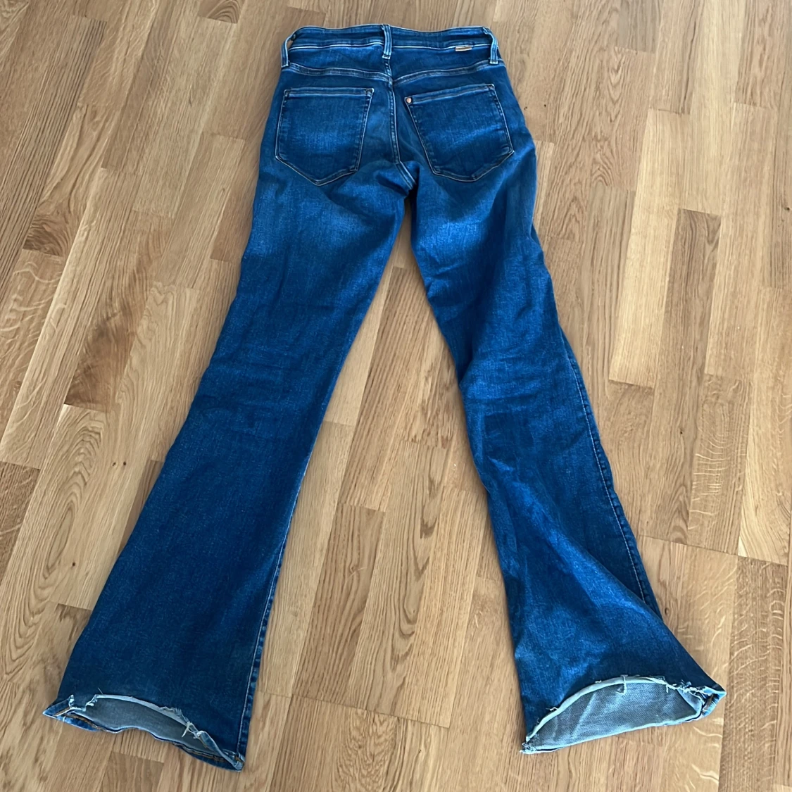 Blå flare jeans från &Denim - 1