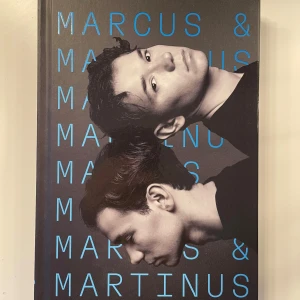 Signerad Marcus och Martinus bok - Marcus och Martinus senaste bok ”två röster, en historia” signerad i Göteborg under deras första signering. Säljer pga dubblett, boken har knappast varit öppen då jag läst från min andra bok.