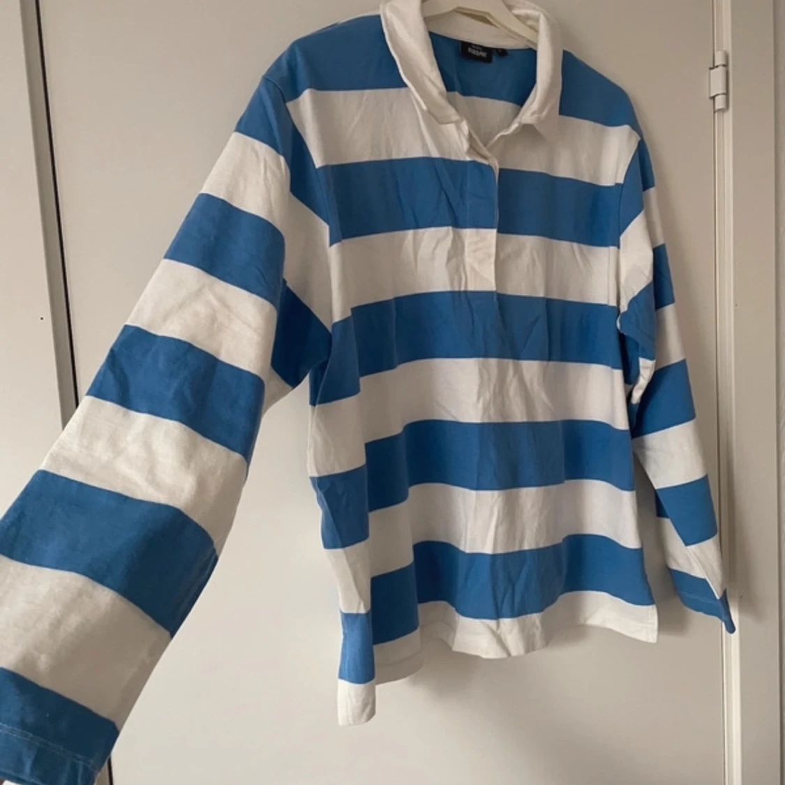 Blåvit randig pikétröja från KappAhl - 1