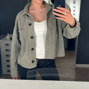 Grön jacka zara - Fin grön jacka ifrån zara i manchester matrial