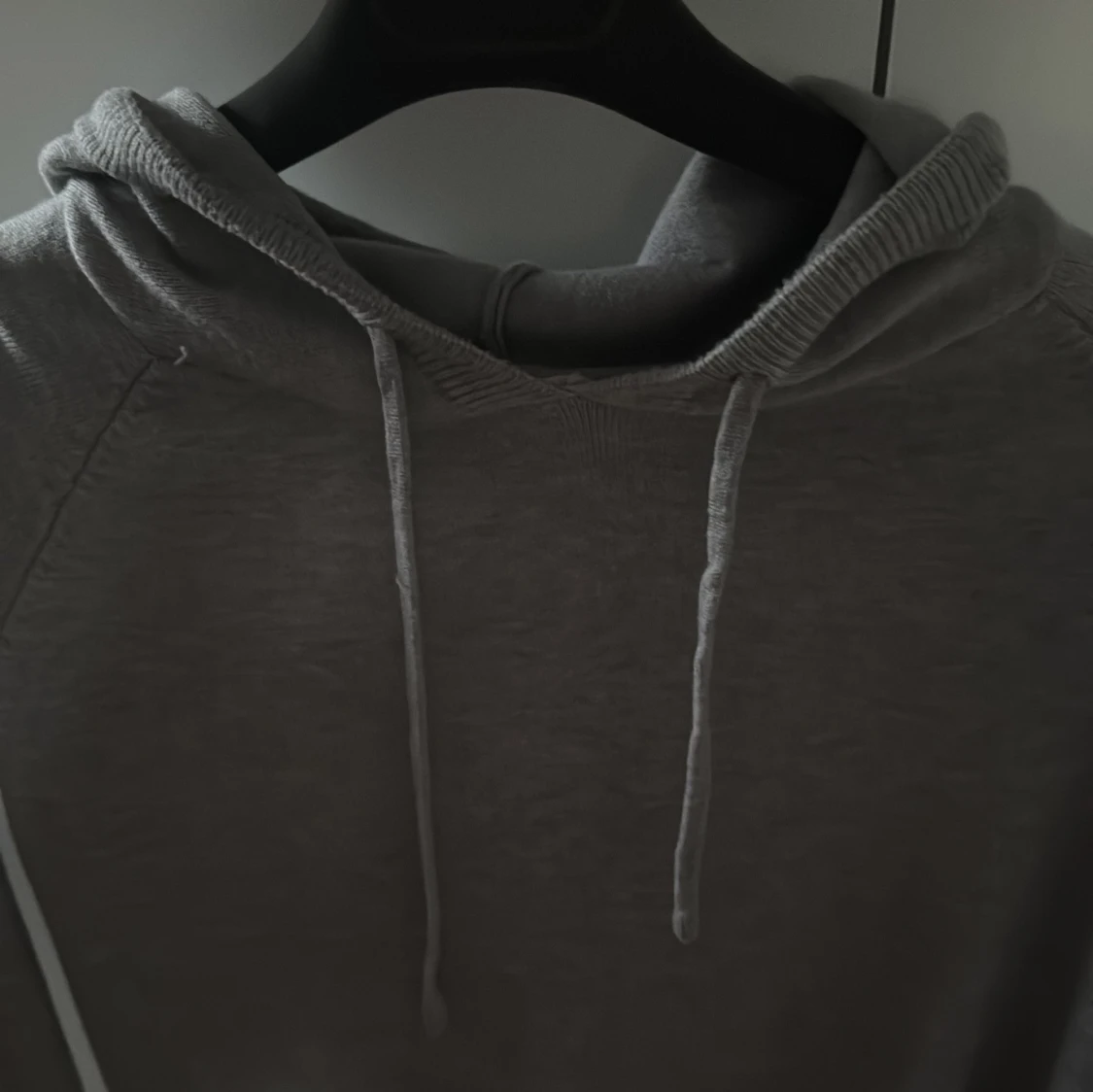 Grå merinoull hoodie - 1