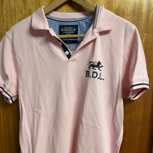 Bondelid Piké - Bra passform, Slim fit. Nypris 699. Pris kan diskuteras. Passar S och M