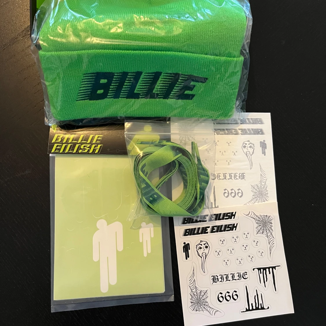 Billie Eilish merchbox  - 4